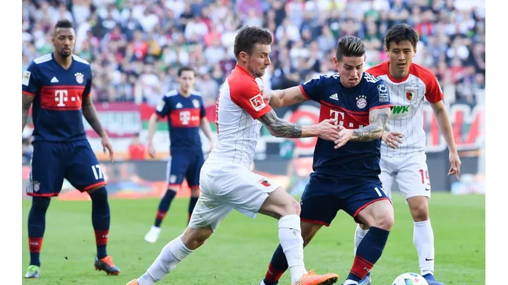 ¡CAMPEONEN! James se animó al alemán para festejar el título.