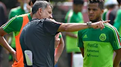 Ciudad de M�xico, 4 de octubre de 2016. Juan Carlos Osorio y Giovani Dos Santos, durante el entrenamiento de la Selecci�n Nacional de M�xico previo a su juego amistoso contra la Selecci�n de Nueva Zelanda, celebrado en el Centro de Alto Rendimiento (CAR). Foto: Imago7/ Etzel Espinosa