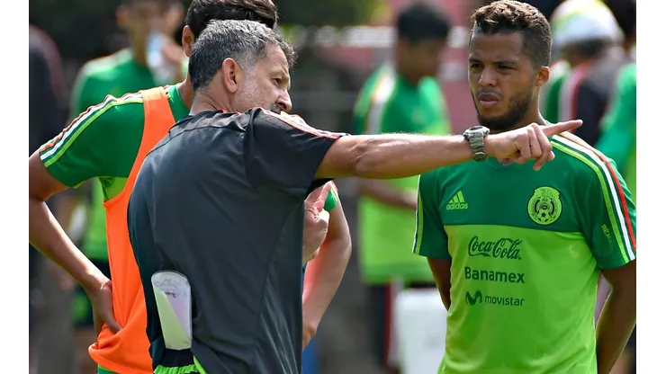 Ciudad de M�xico, 4 de octubre de 2016. Juan Carlos Osorio y Giovani Dos Santos, durante el entrenamiento de la Selecci�n Nacional de M�xico previo a su juego amistoso contra la Selecci�n de Nueva Zelanda, celebrado en el Centro de Alto Rendimiento (CAR). Foto: Imago7/ Etzel Espinosa