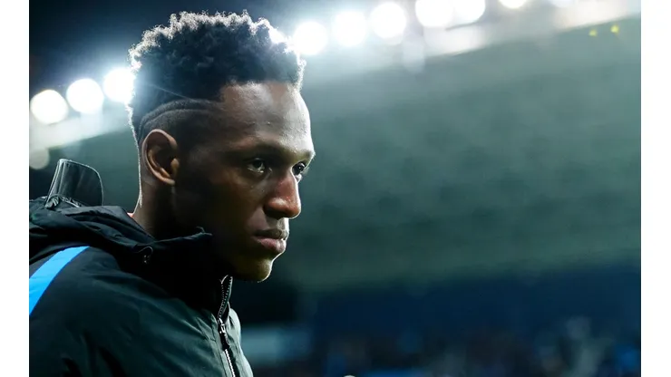 BAJO LAS LUCES DEL CAMP NOU. Yerry Mina todavía no se asienta como titular en Barcelona (Foto: Getty).