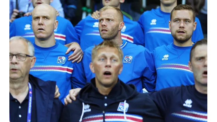 HIMNO ISLANDÉS. Gudjohnsen en la Eurocopa de 2016 con la Selección de Islandia (Foto: Getty).