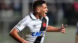 MAL DÍA. Paulinho salió lesionado y preocupó a todo Brasil por la Copa Libertadores.