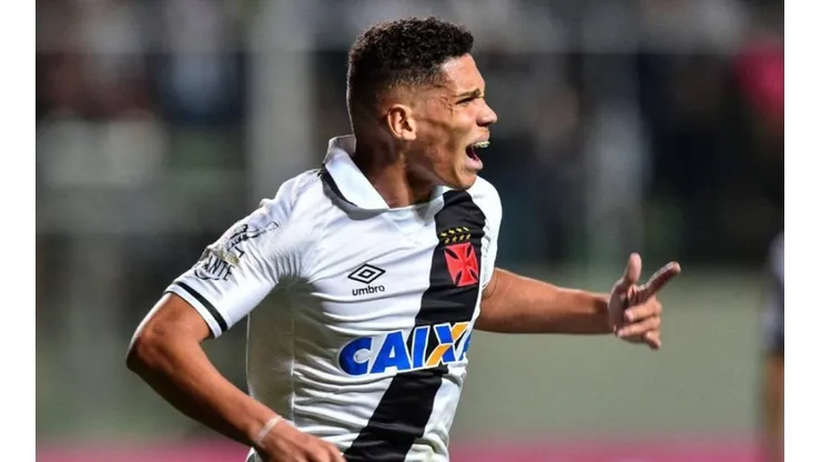 MAL DÍA. Paulinho salió lesionado y preocupó a todo Brasil por la Copa Libertadores.