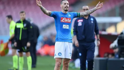 Hamsik le regaló a Maradona la camiseta con la que igualó su récord en Napoli