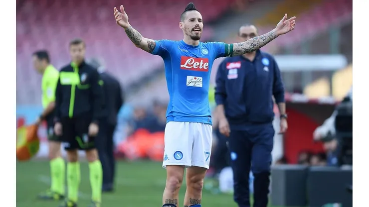 Hamsik le regaló a Maradona la camiseta con la que igualó su récord en Napoli