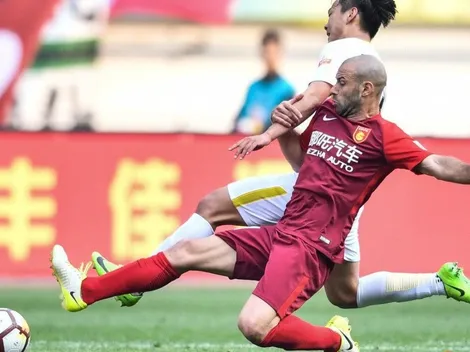 Desde China, Javier Mascherano posó con la camiseta de River