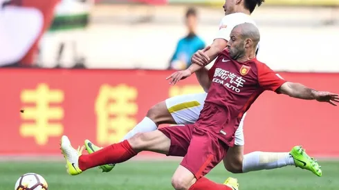 Desde China, Javier Mascherano posó con la camiseta de River
