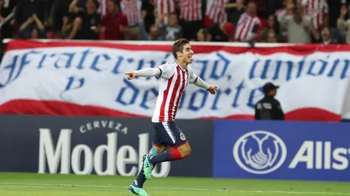 Isaac Brizuela no desperdició el esfuerzo de Rodolfo Pizarro y anotó el gol de la victoria (Foto: @Chivas)