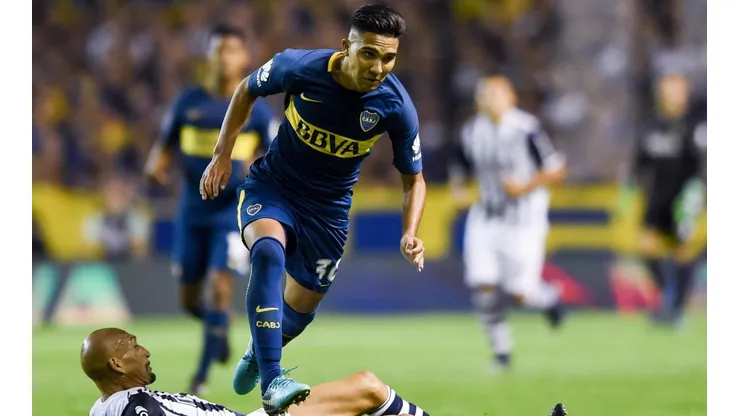 MAGIA DE BEBELO. Reynoso levantó a toda La Bombonera con un caño hermoso (Foto: Getty).