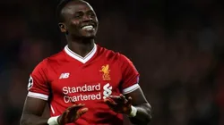 SONRISA DE FÚTBOL. Sadio Mané hizo reír a toda la afición de Liverpool con una gambeta.