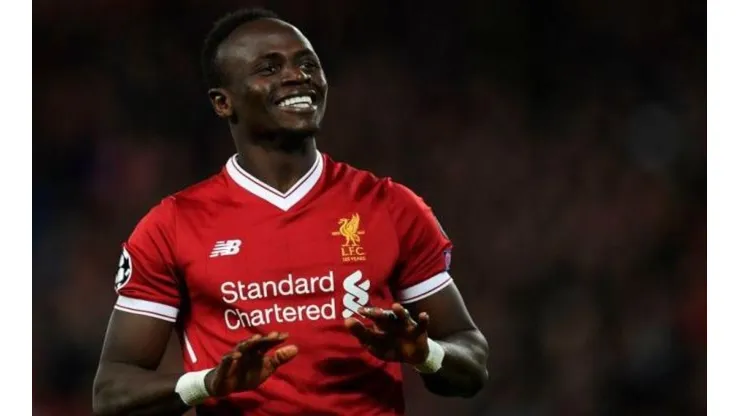 SONRISA DE FÚTBOL. Sadio Mané hizo reír a toda la afición de Liverpool con una gambeta.
