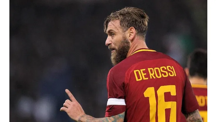 De Rossi, en contra, pone el 1-0 para el Barcelona contra la Roma