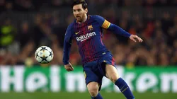 Messi terminó de boca al suelo en la primera que tocó.