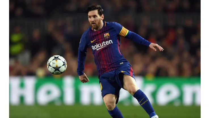 Messi terminó de boca al suelo en la primera que tocó.
