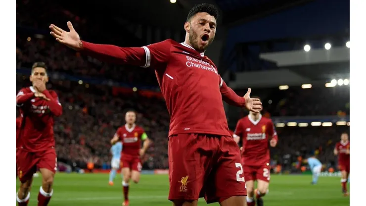 MISIL CHAMBERLAIN. El inglés puso el 2-0 del Liverpool contra Manchester City de un golazo al ángulo.
