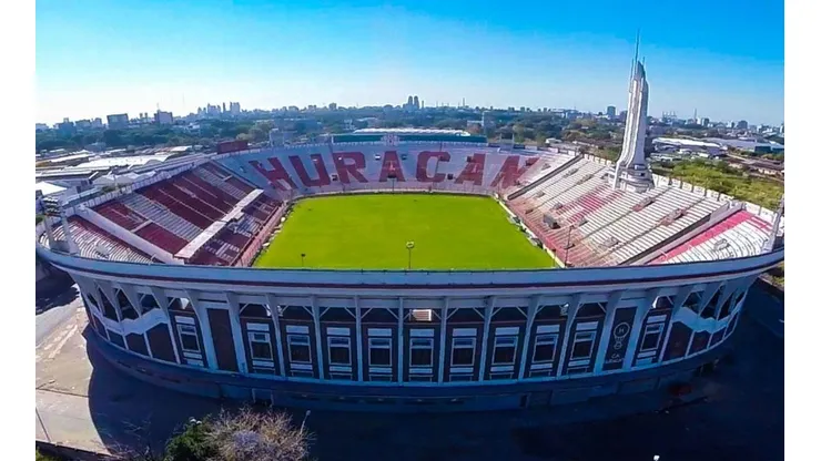 Creer o reventar. Filmaron un supuesto fantasma en la cancha de Huracán