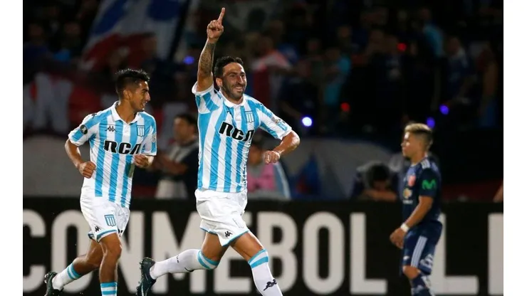 DEFENSA CON GOL. Alejandro Donatti hizo un golazo para que Racing le empate a Universidad de Chile.
