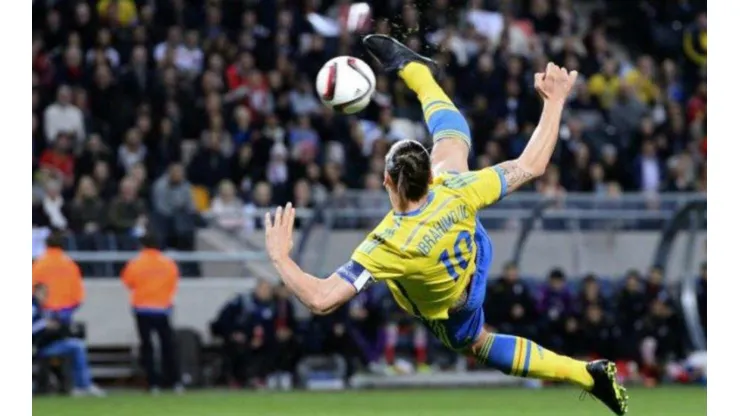 Zlatan Ibrahimović desafía el gol de chilena de Cristiano Ronaldo: "Debería intentarlo desde 40 metros"