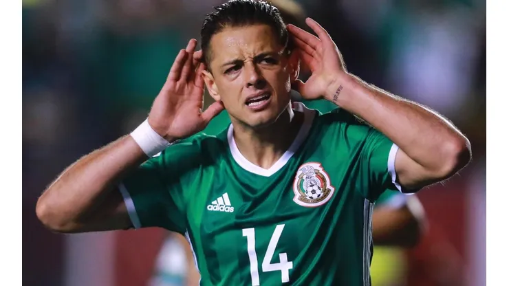 Chicharito trolleó a sus haters en Twitter.