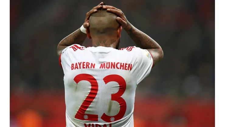 Arturo Vidal, defendiendo la piel de Bayern Munich.