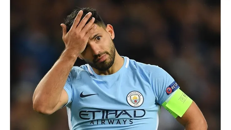 ¿TÚ TAMPOCO LO PUEDES CREER? Agüero se sorprendió frente a la TV.