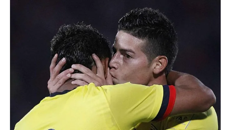 MEJOR AL BANCO. James y Muriel mientras compartían planten en la Selección. Hoy irán al banco en sus equipos pese a los goles el fin de semana.