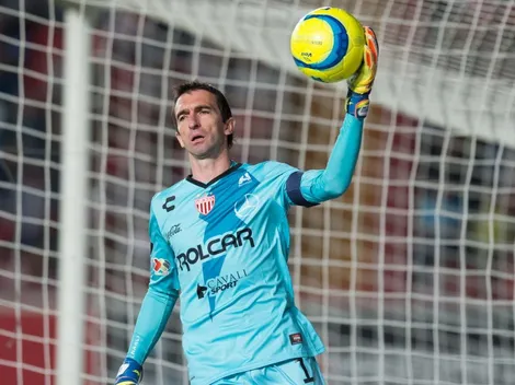 Sensacional atajada de Barovero para desactivar un misil de Nico Castillo