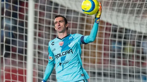 Sensacional atajada de Barovero para desactivar un misil de Nico Castillo