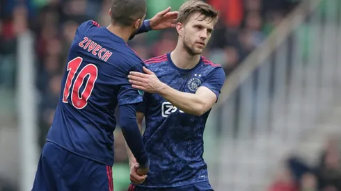 Ajax se impone a Groningen y sigue al acecho del PSV