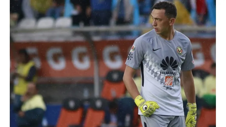 Marchesín realizó una salvada clave en el Clásico Joven.