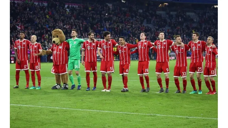 UNA PALIZA. Bayern vapuleó al Dortmund y festejó con sus hinchas.