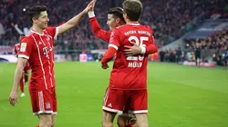 James Rodríguez celebra junto a Thomas Müller.