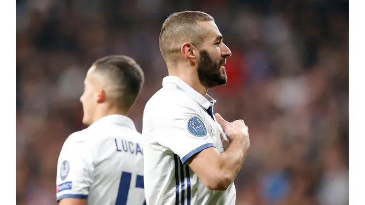 Karim Benzema festeja un gol con el Real Madrid.