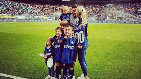 Wanda Nara junto a su familia y Mauro Icardi.