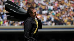 ATENDIDO. Ricardo La Volpe en uno de sus últimos partidos como técnico del América (Foto: Getty).