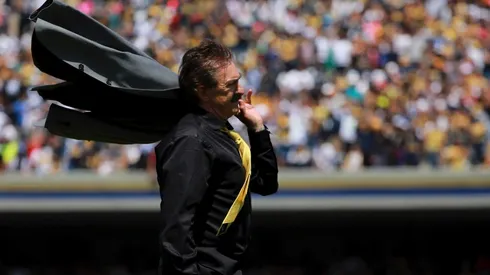 ATENDIDO. Ricardo La Volpe en uno de sus últimos partidos como técnico del América (Foto: Getty).