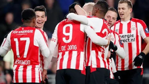 PSV celebrando el gol de Hirving Lozano (PSV)