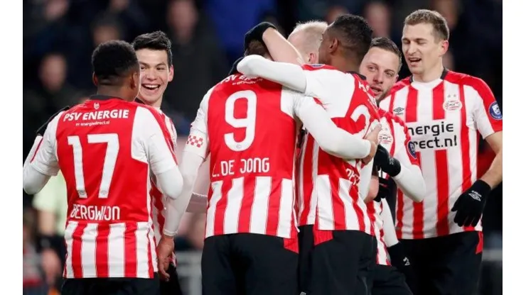 PSV celebrando el gol de Hirving Lozano (PSV)