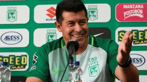 Jorge Almirón y el susto de un gato en plena conferencia