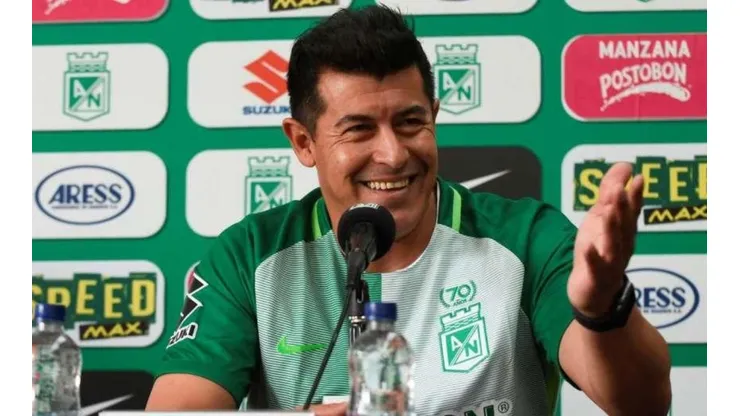 Jorge Almirón y el susto de un gato en plena conferencia