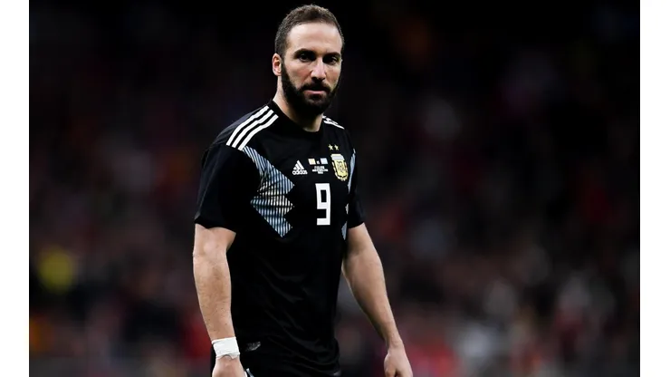 NO PUDO CONVERTIR. La frustración de Higuaín contra España, una paliza con la Argentina (Foto: Getty).