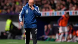 UN MAR DE DUDAS. Sampaoli al costado del campo en el Wanda Metropolitano.