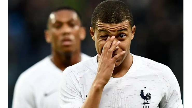 El tercero de Francia no se celebra: Mbappé se fue lesionado después de anotar