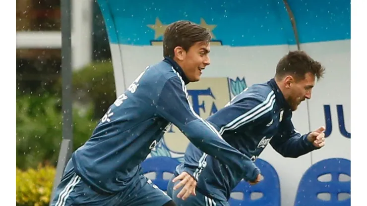 TODO ACLARADO. Paulo corre sonriente junto a su espejo Messi. ¿Se juntarán en Rusia?