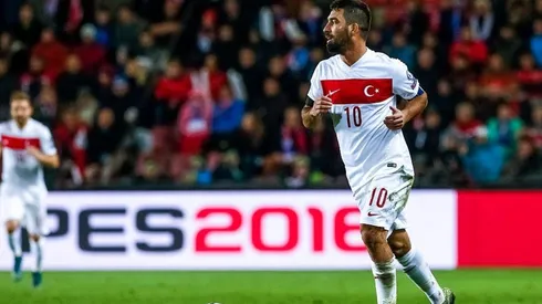 Arda Turan con el seleccionado turco.