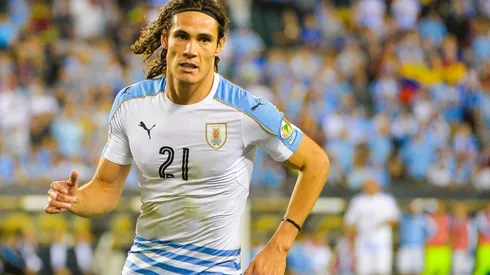 Cavani llegó solo y empujó la pelota para marcarle un gol al débil Gales de Bale