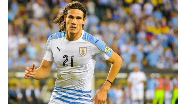 Cavani llegó solo y empujó la pelota para marcarle un gol al débil Gales de Bale