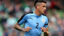Alarma en Uruguay: Giménez se lesionó en apenas seis minutos de juego ante Gales