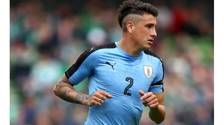 Alarma en Uruguay: Giménez se lesionó en apenas seis minutos de juego ante Gales