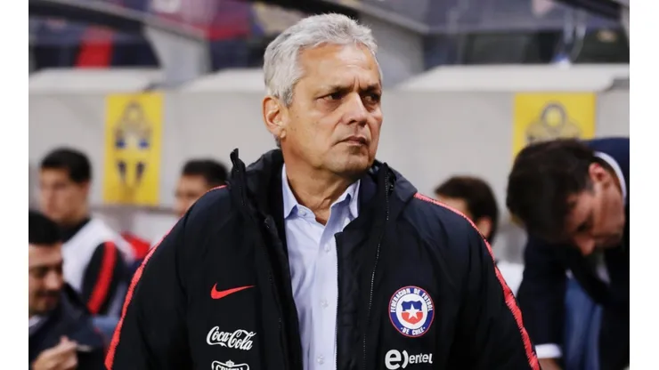 LA NUEVA ERA. Reinaldo Rueda en el banco de suplentes de Chile.